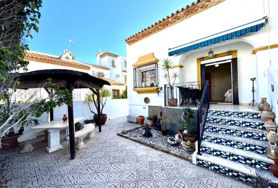 Resale - Villa - Villamartin