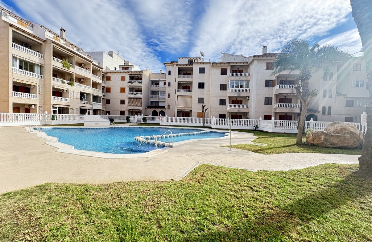 Resale - Apartment / flat - Torrevieja - torrevieja