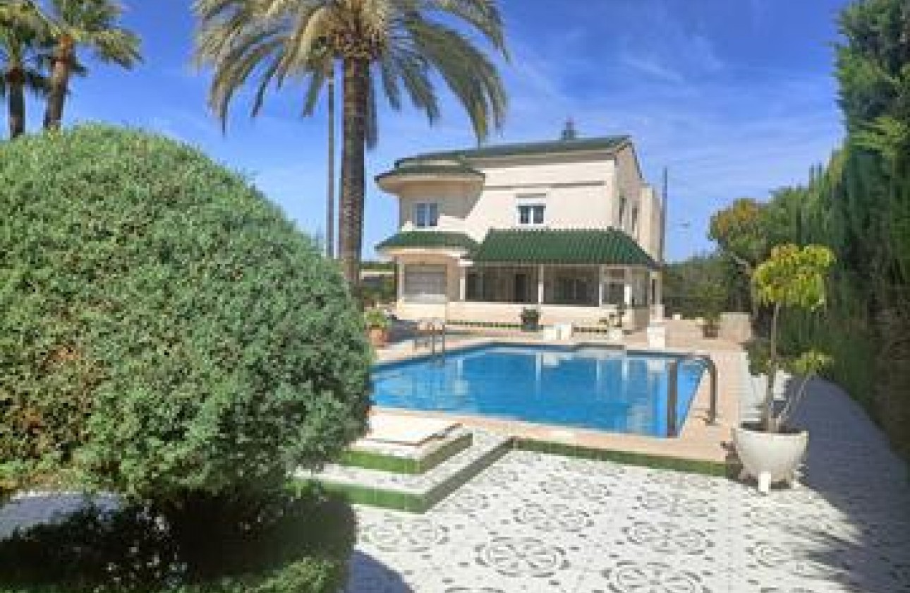 Resale - Villa - Elche
