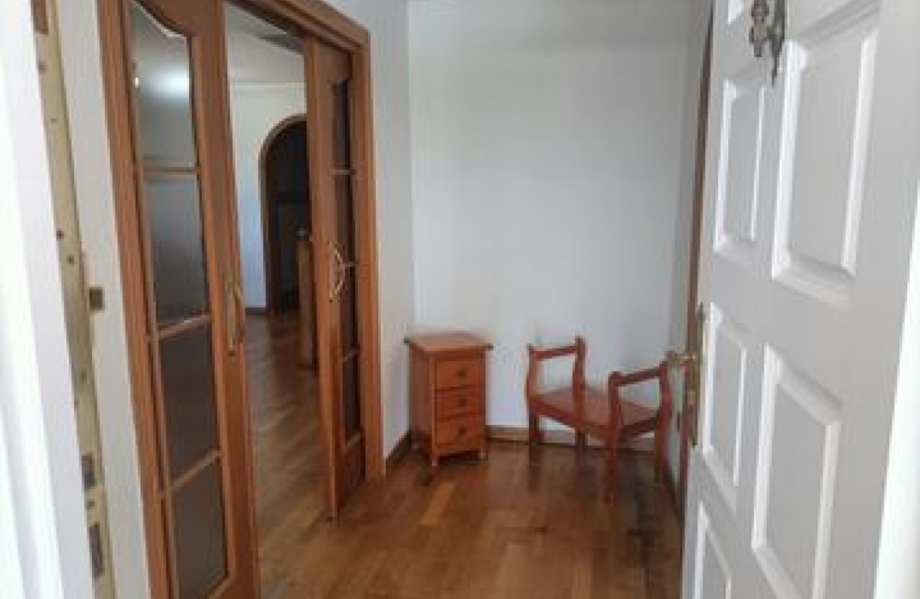 Resale - Villa - Elche