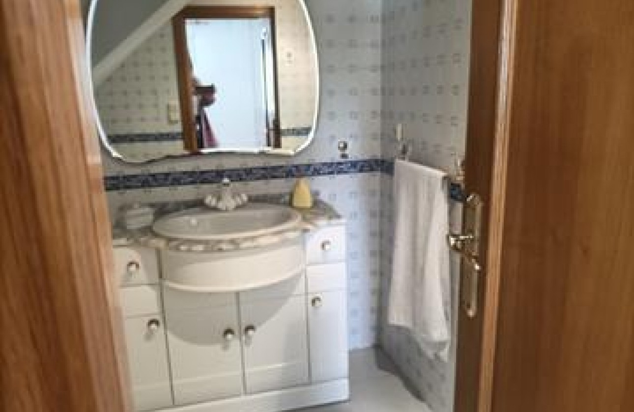 Resale - Villa - Elche