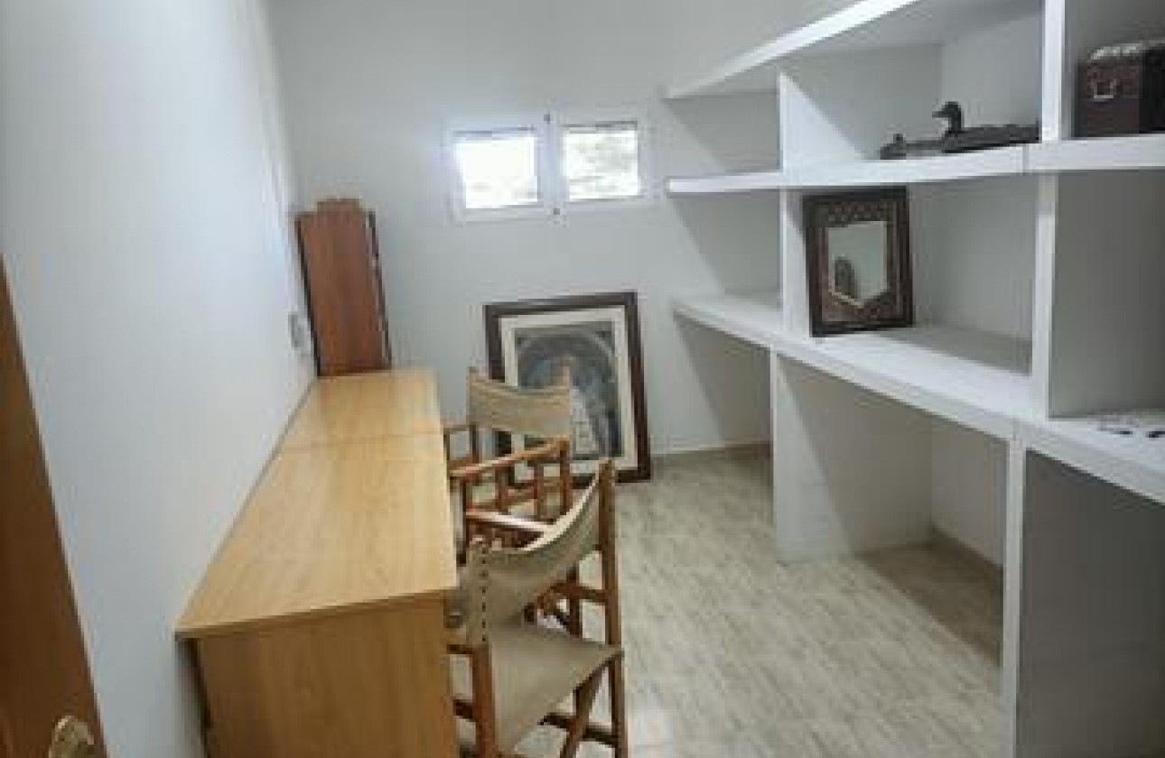 Resale - Villa - Elche