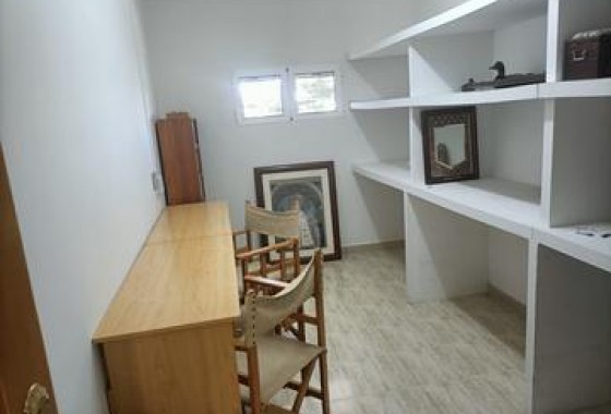 Resale - Villa - Elche