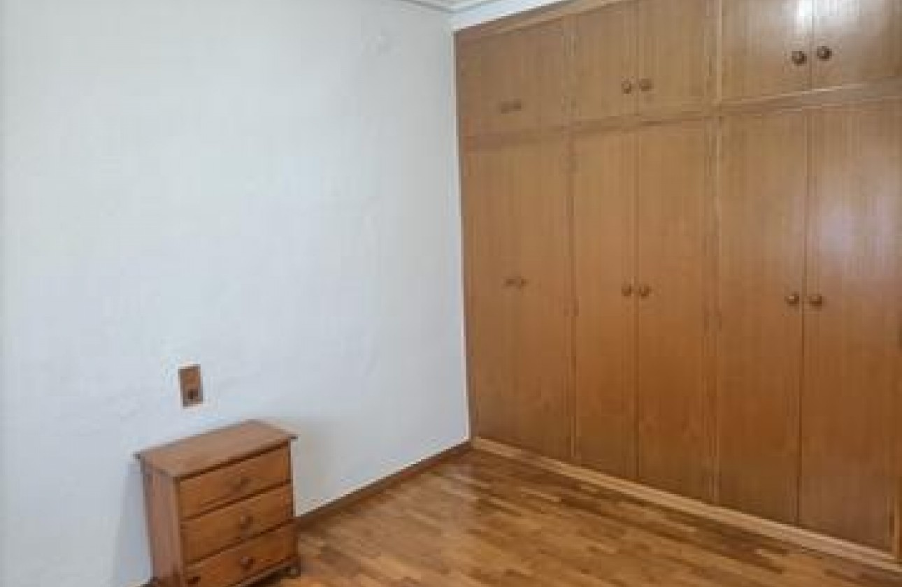 Resale - Villa - Elche