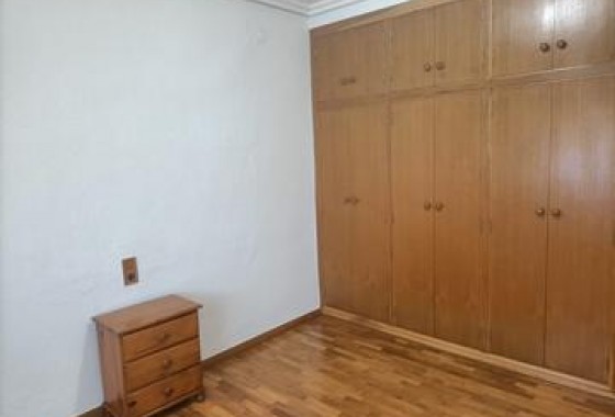 Resale - Villa - Elche