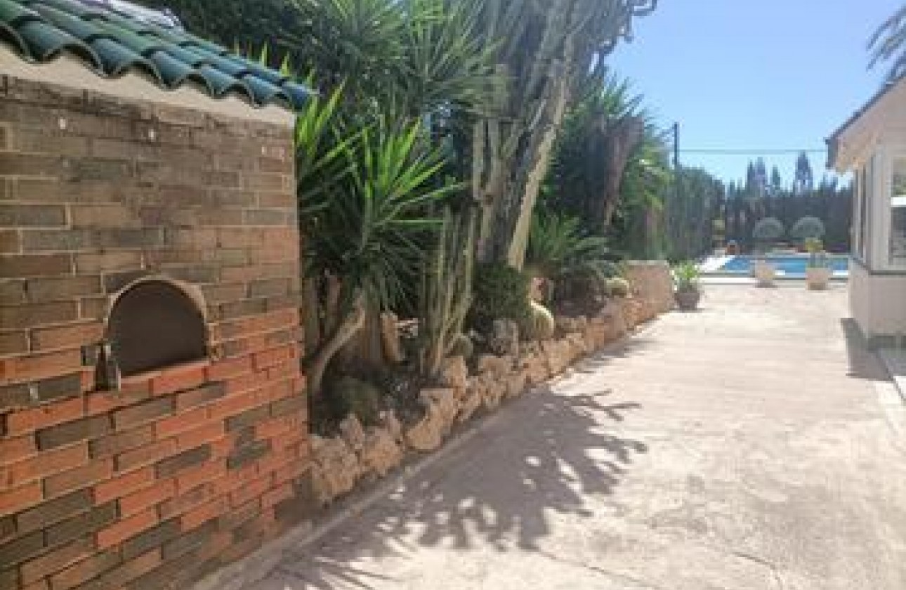 Resale - Villa - Elche