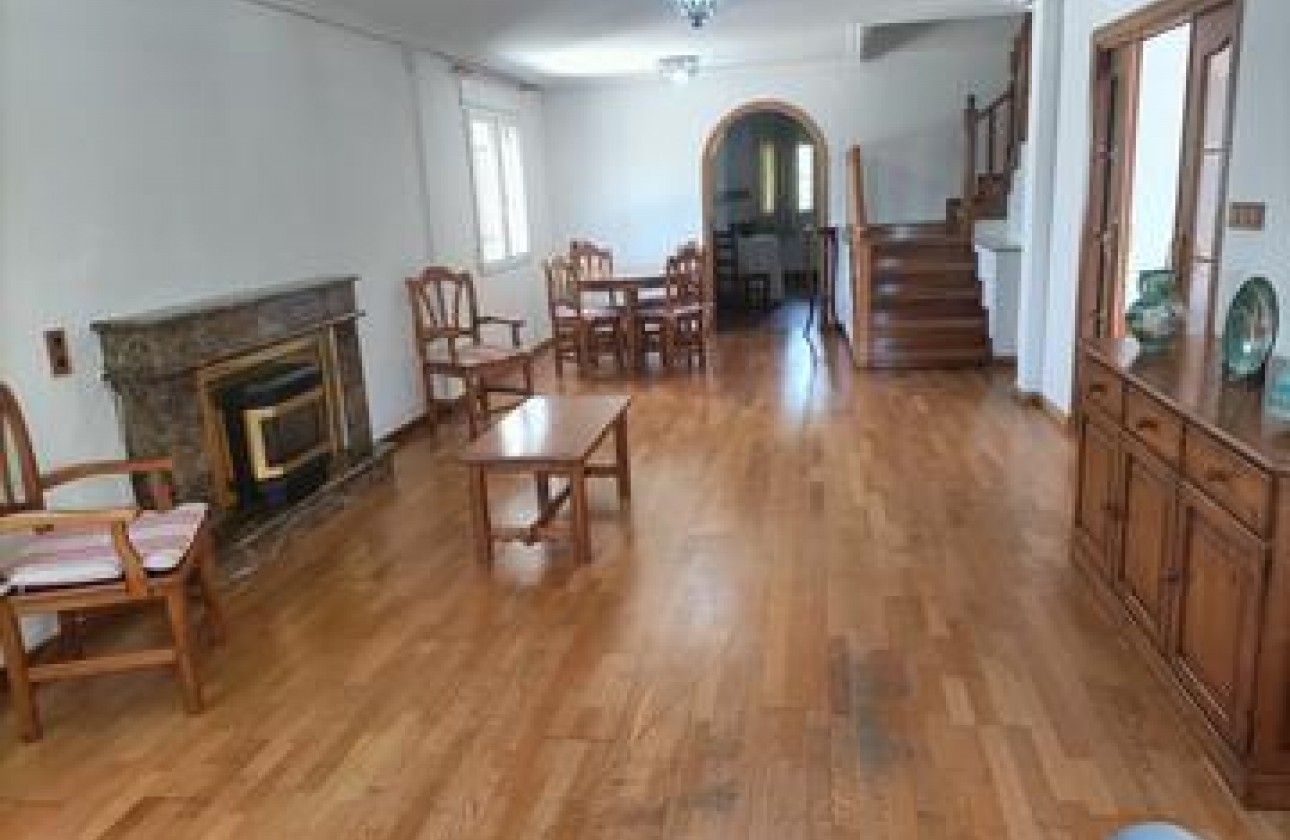 Resale - Villa - Elche