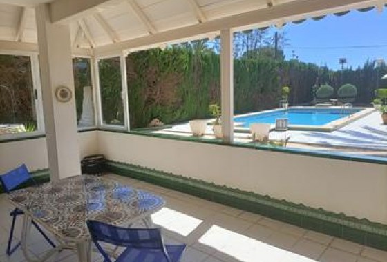 Resale - Villa - Elche
