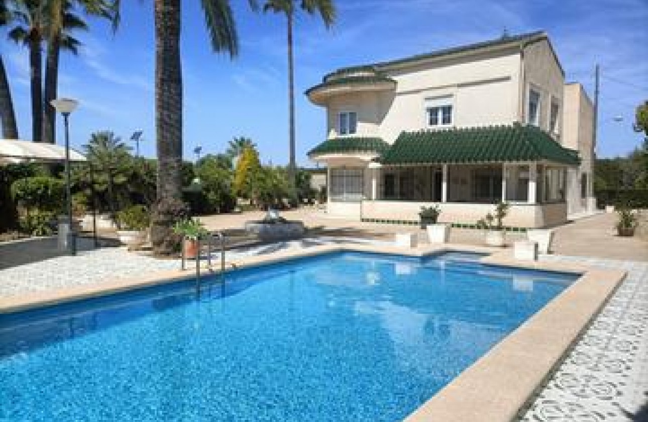 Resale - Villa - Elche