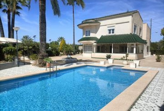 Resale - Villa - Elche