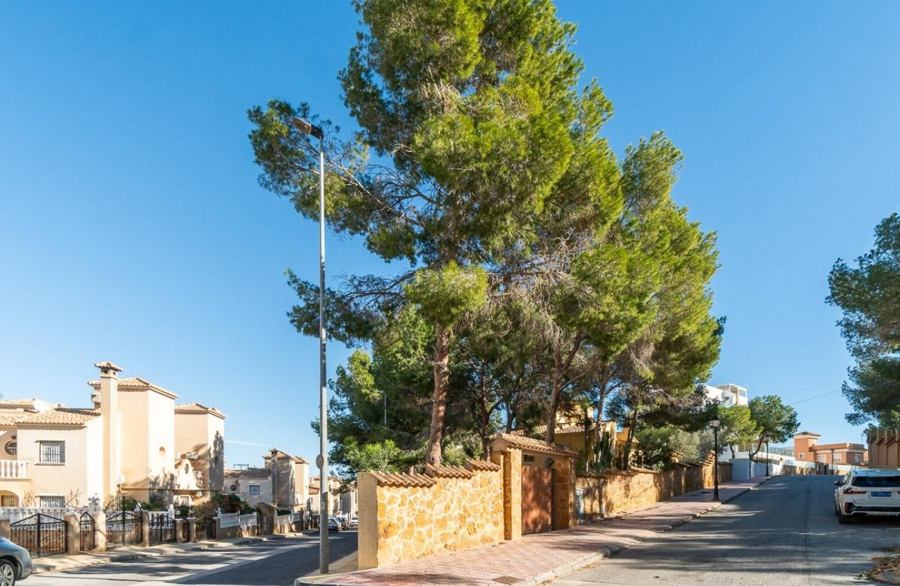 Revente - Villa - Orihuela Costa - Villamartin