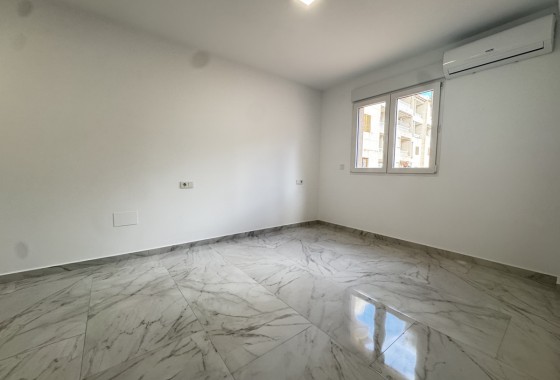 Resale - Apartment / flat - Torrevieja - torrevieja