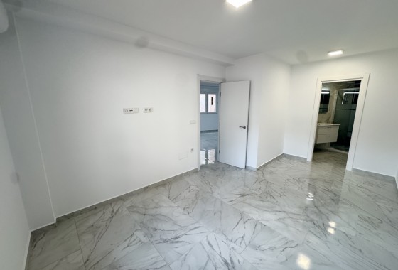 Resale - Apartment / flat - Torrevieja - torrevieja