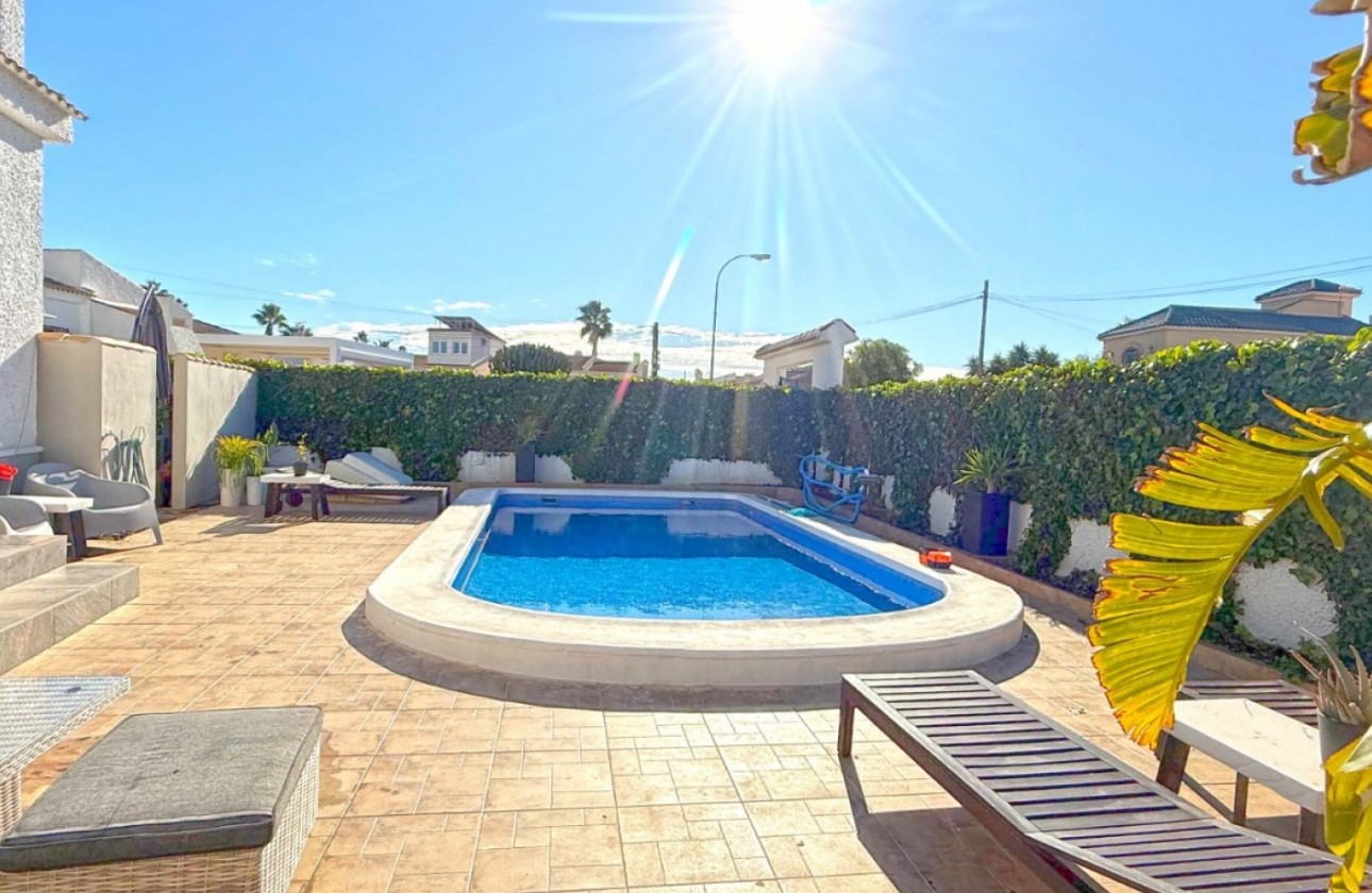 Revente - Villa - Torrevieja - La Siesta - El Salado -  Torreta