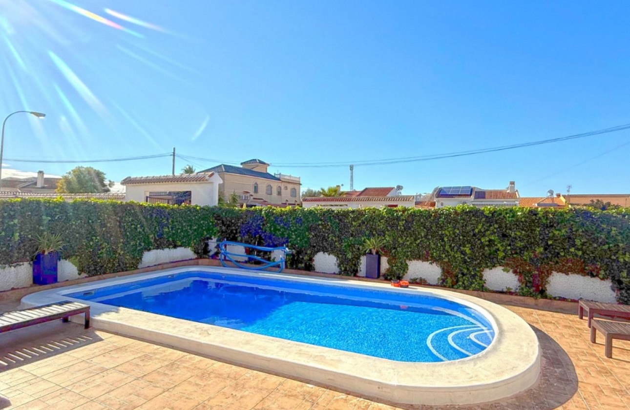 Revente - Villa - Torrevieja - La Siesta - El Salado -  Torreta