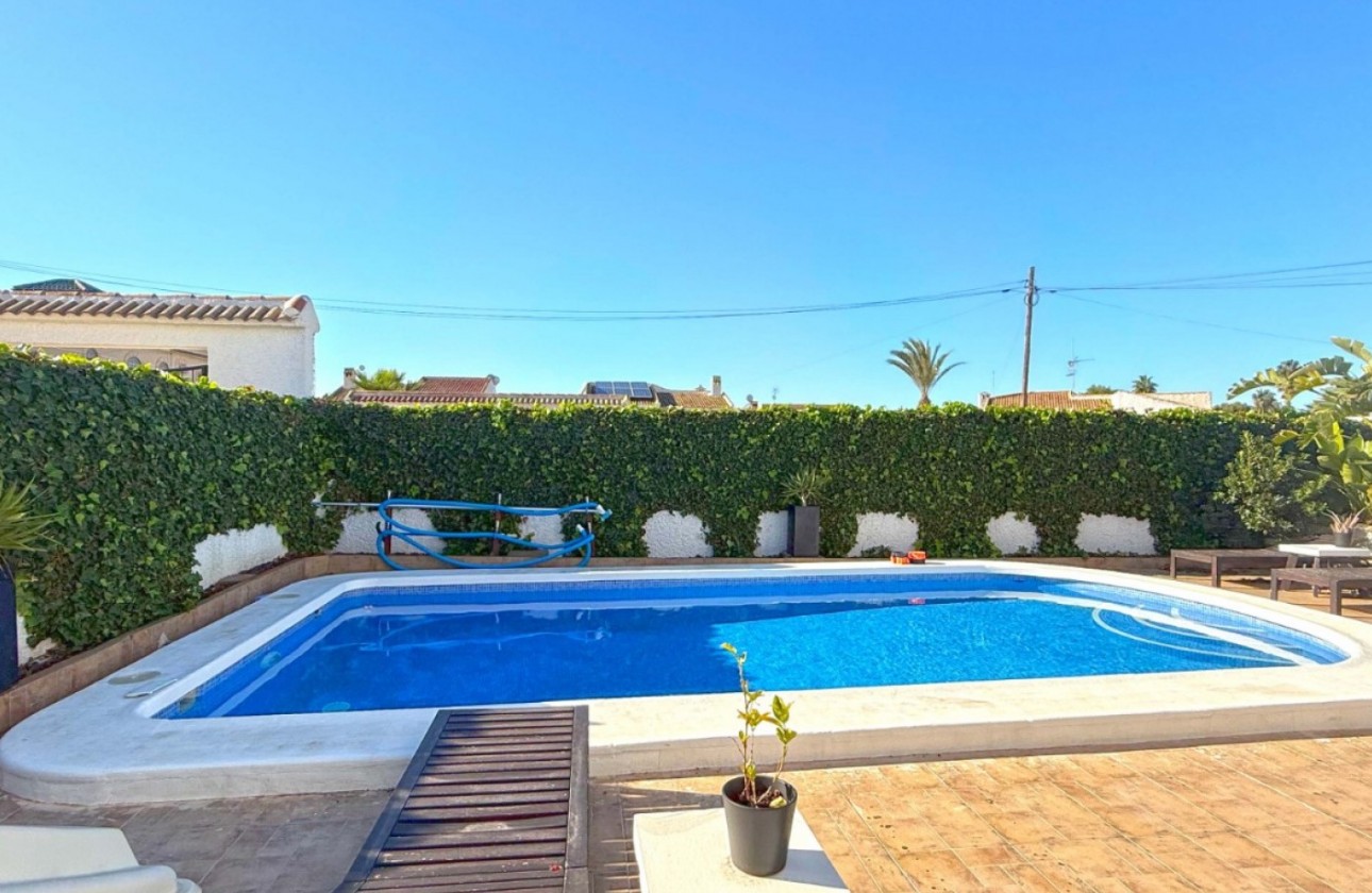 Revente - Villa - Torrevieja - La Siesta - El Salado -  Torreta