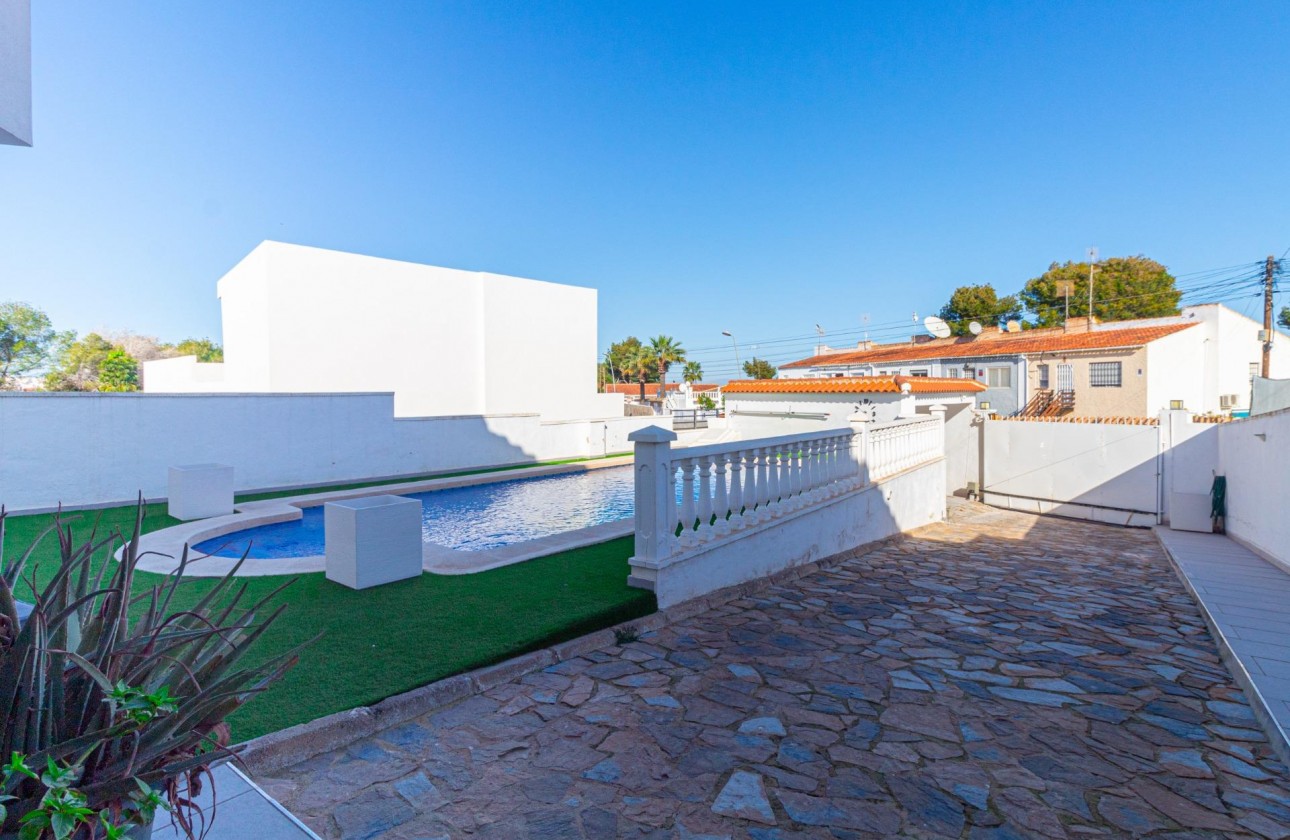 Resale - Villa - Torrevieja - Los Balcones - Los Altos del Edén