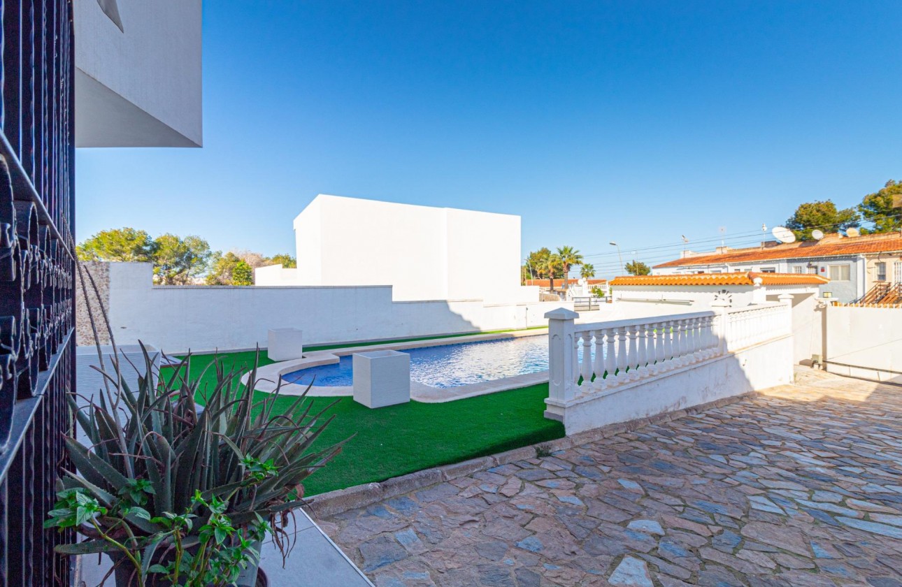 Resale - Villa - Torrevieja - Los Balcones - Los Altos del Edén