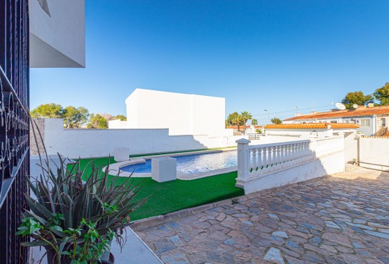 Resale - Villa - Torrevieja - Los Balcones - Los Altos del Edén