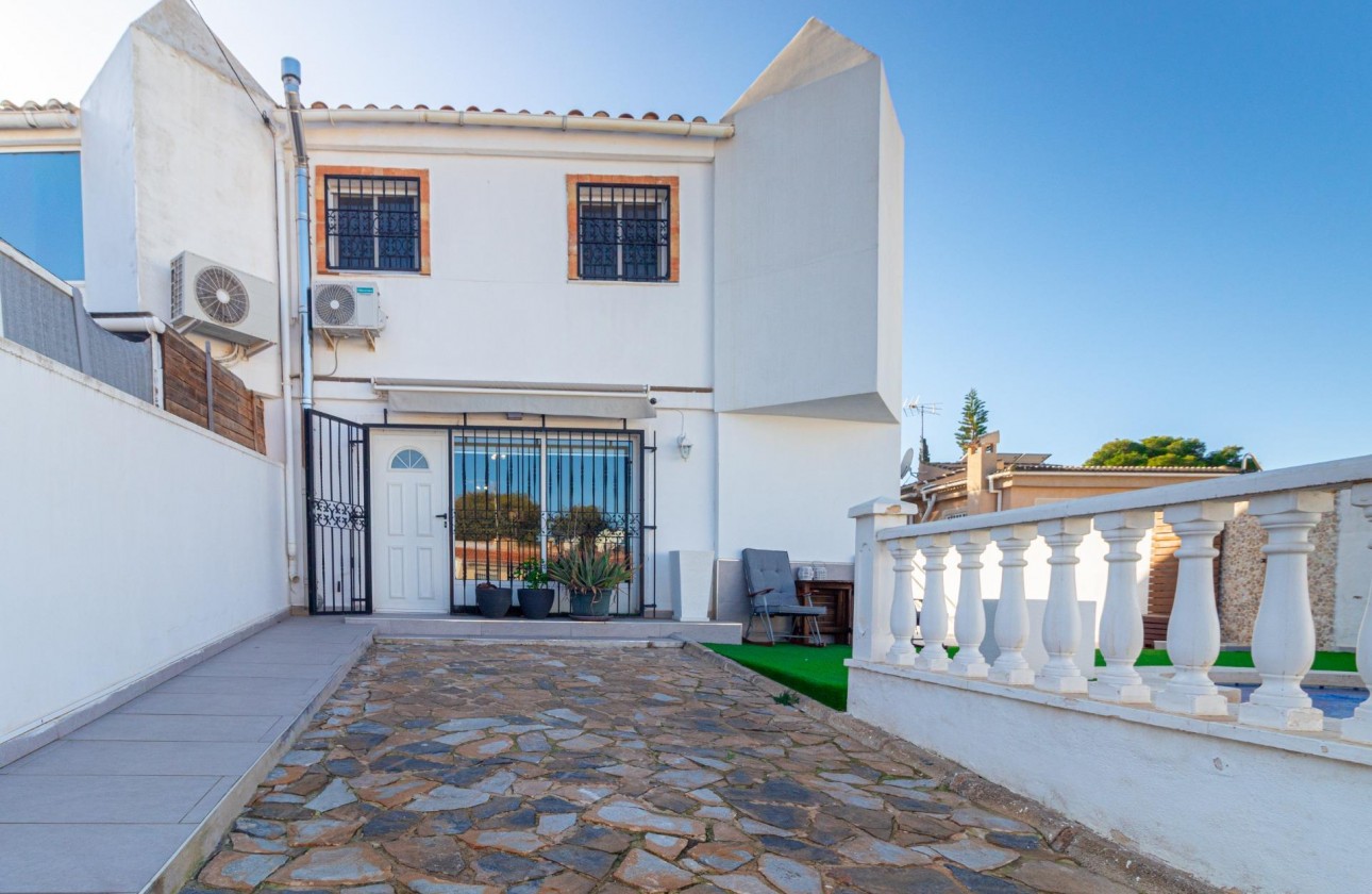 Resale - Villa - Torrevieja - Los Balcones - Los Altos del Edén