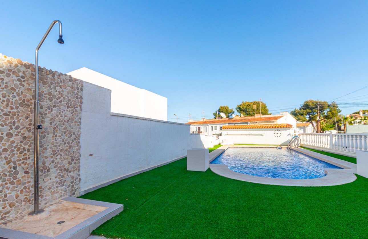 Resale - Villa - Torrevieja - Los Balcones - Los Altos del Edén