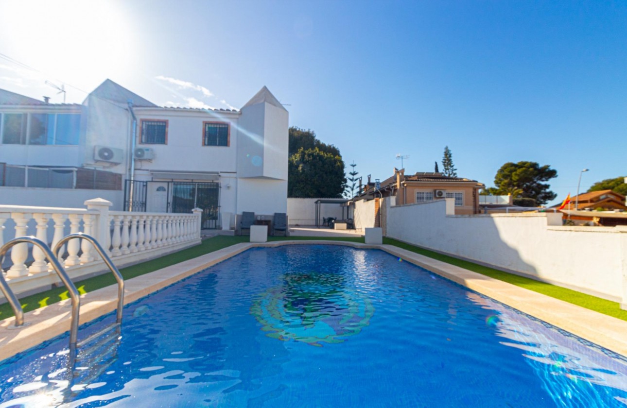 Resale - Villa - Torrevieja - Los Balcones - Los Altos del Edén