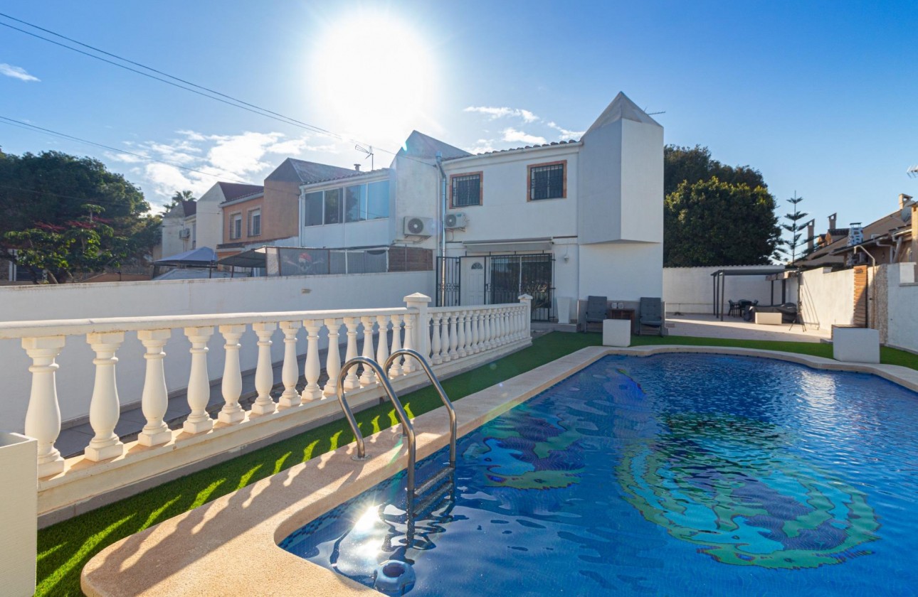 Resale - Villa - Torrevieja - Los Balcones - Los Altos del Edén