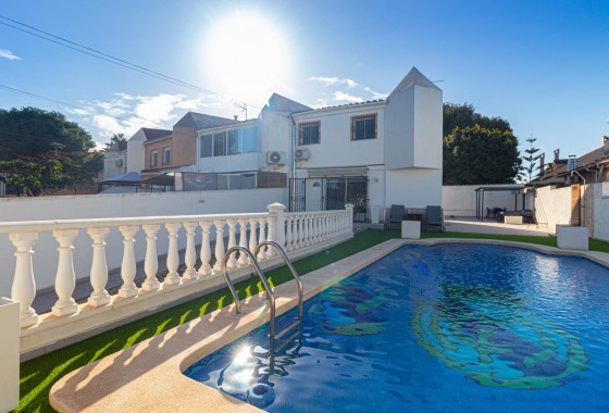 Resale - Villa - Torrevieja - Los Balcones - Los Altos del Edén