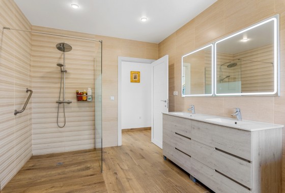 Resale - Villa - Los Montesinos - LOS MONTESINOS