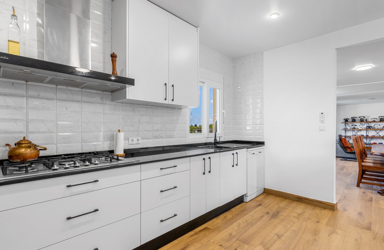 Resale - Villa - Los Montesinos - LOS MONTESINOS