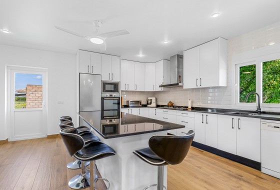 Resale - Villa - Los Montesinos - LOS MONTESINOS