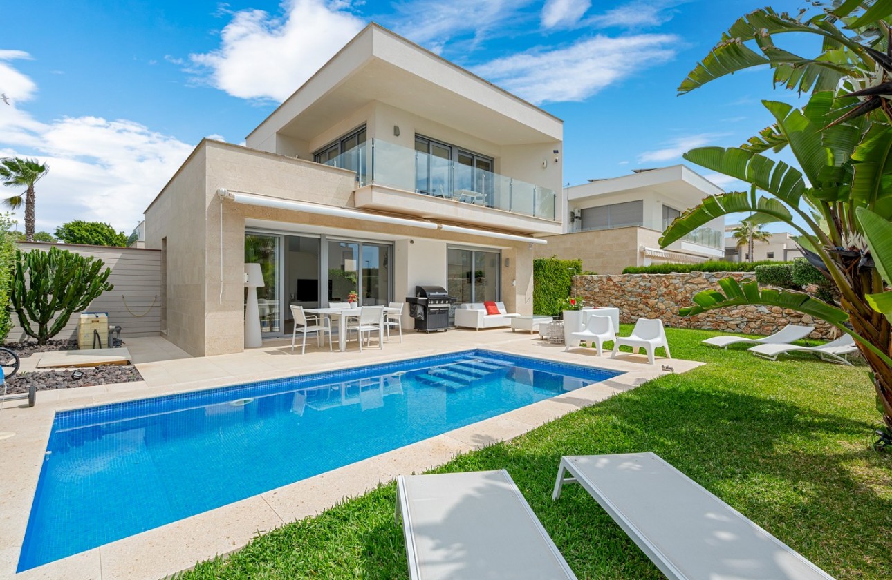 Resale - Villa - Orihuela Costa - Vistabella Golf
