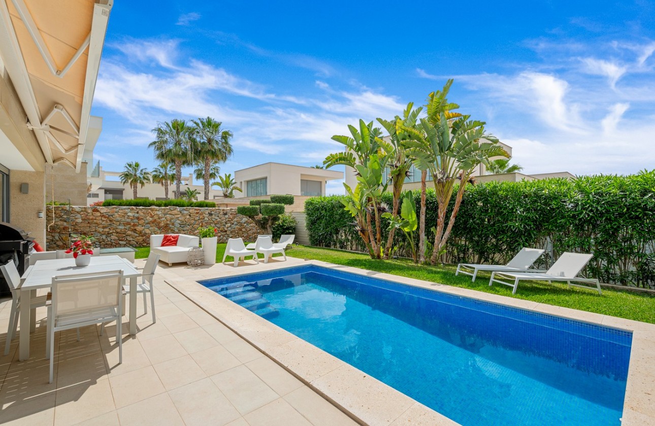 Resale - Villa - Orihuela Costa - Vistabella Golf