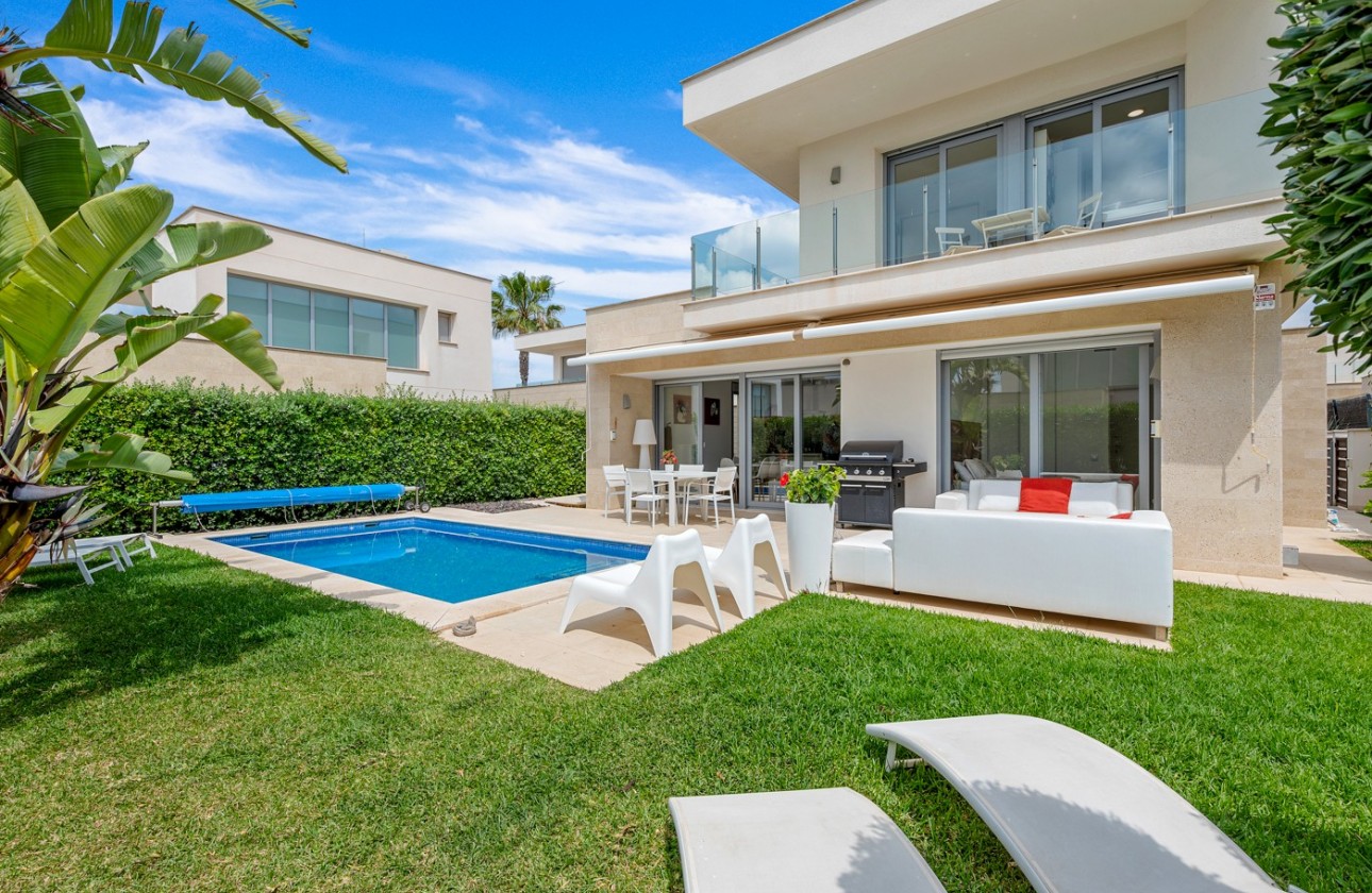 Resale - Villa - Orihuela Costa - Vistabella Golf