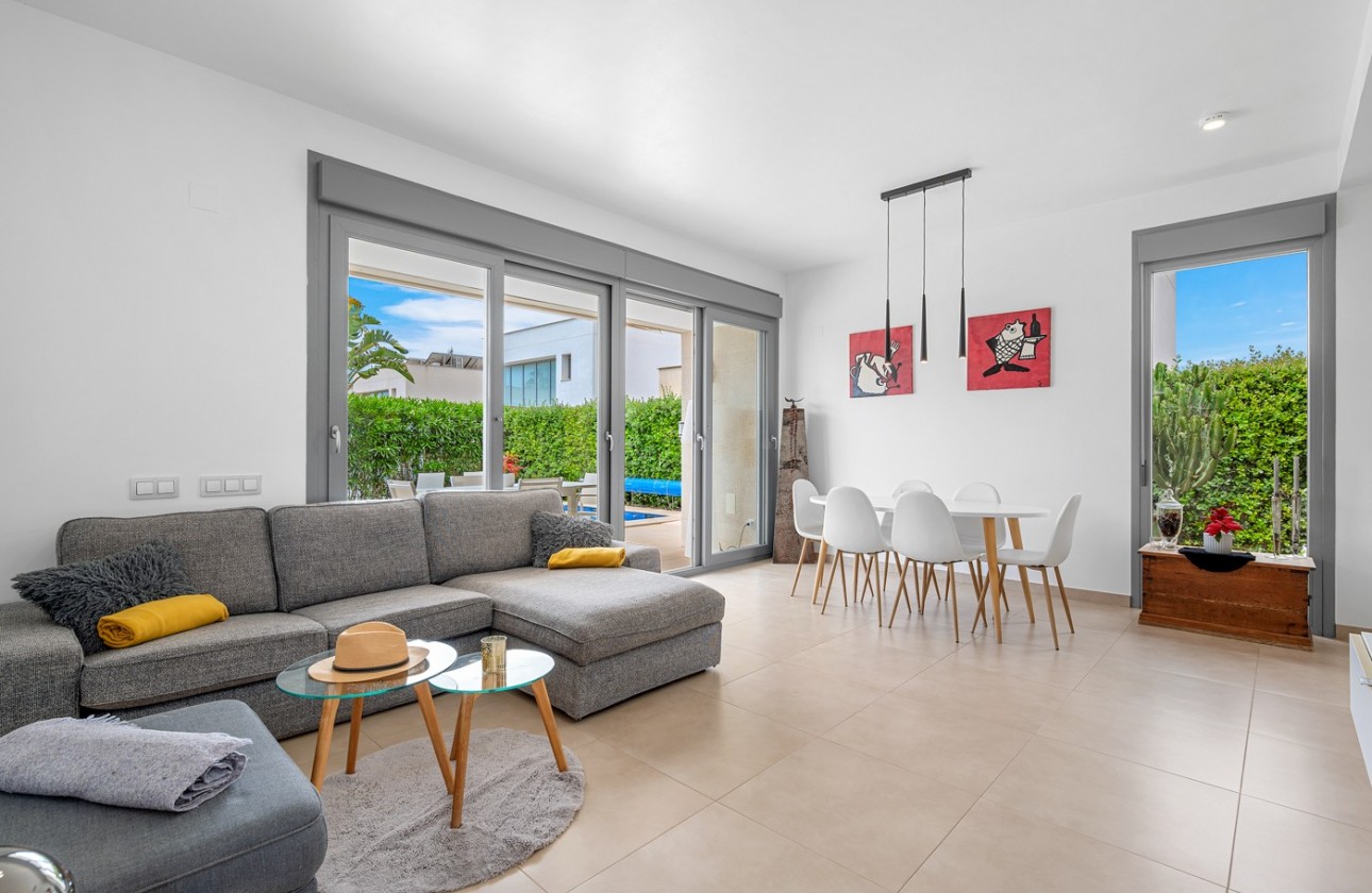 Resale - Villa - Orihuela Costa - Vistabella Golf