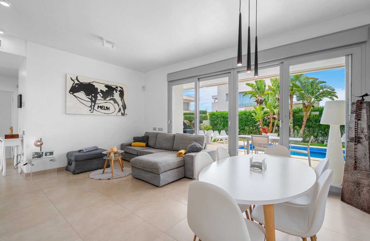 Resale - Villa - Orihuela Costa - Vistabella Golf