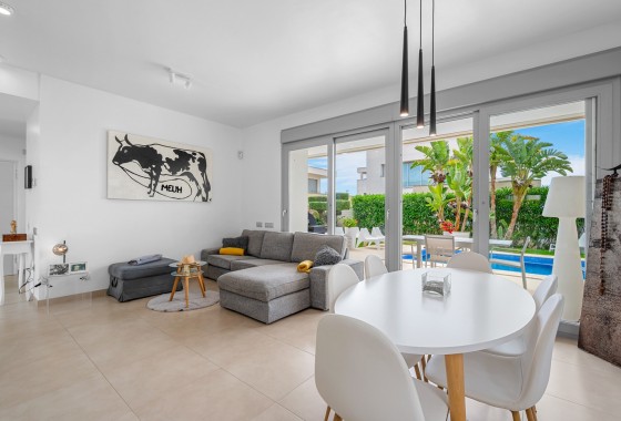 Resale - Villa - Orihuela Costa - Vistabella Golf