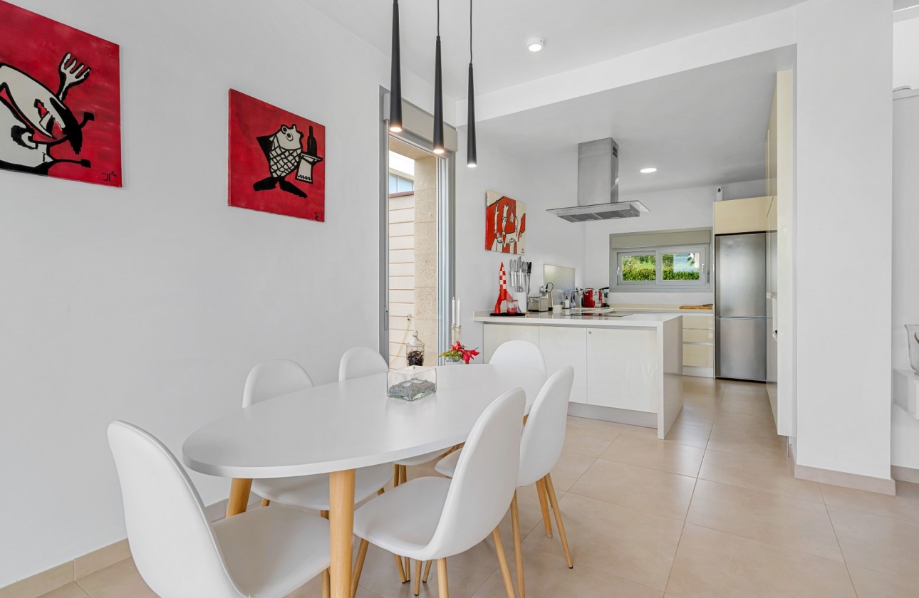 Resale - Villa - Orihuela Costa - Vistabella Golf