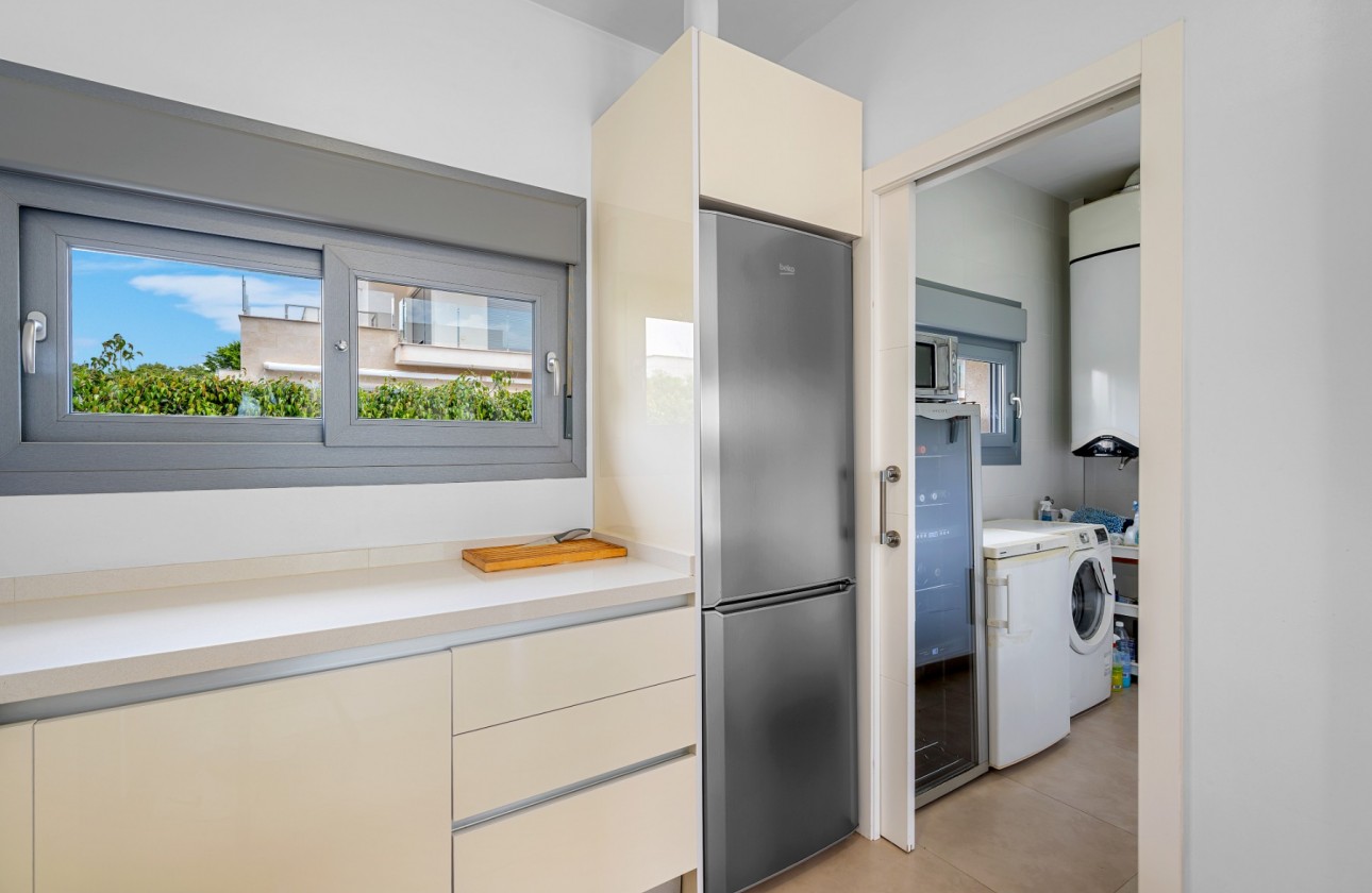 Resale - Villa - Orihuela Costa - Vistabella Golf