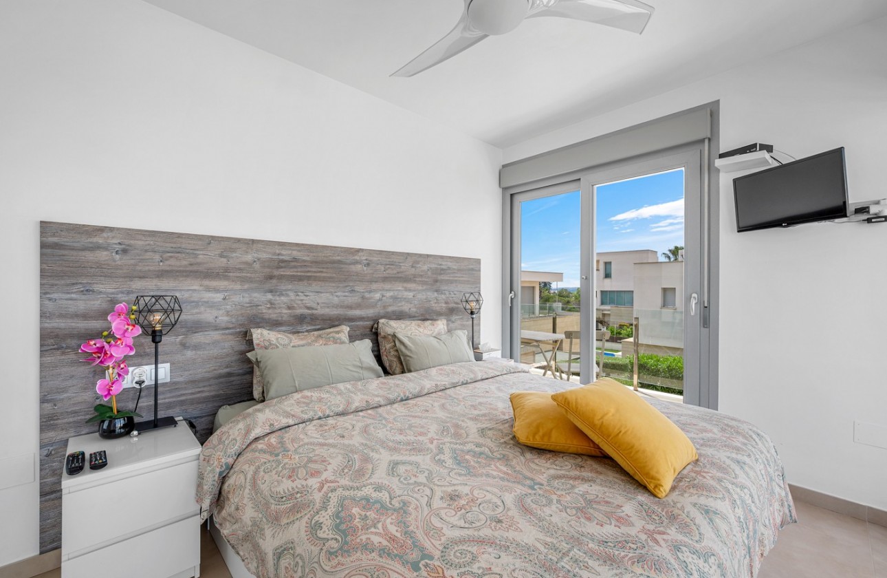 Resale - Villa - Orihuela Costa - Vistabella Golf