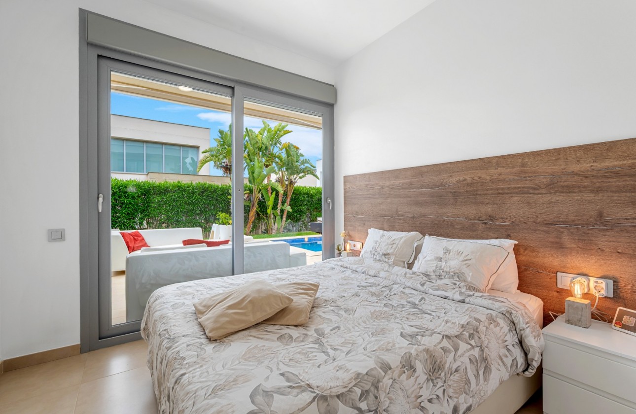 Resale - Villa - Orihuela Costa - Vistabella Golf