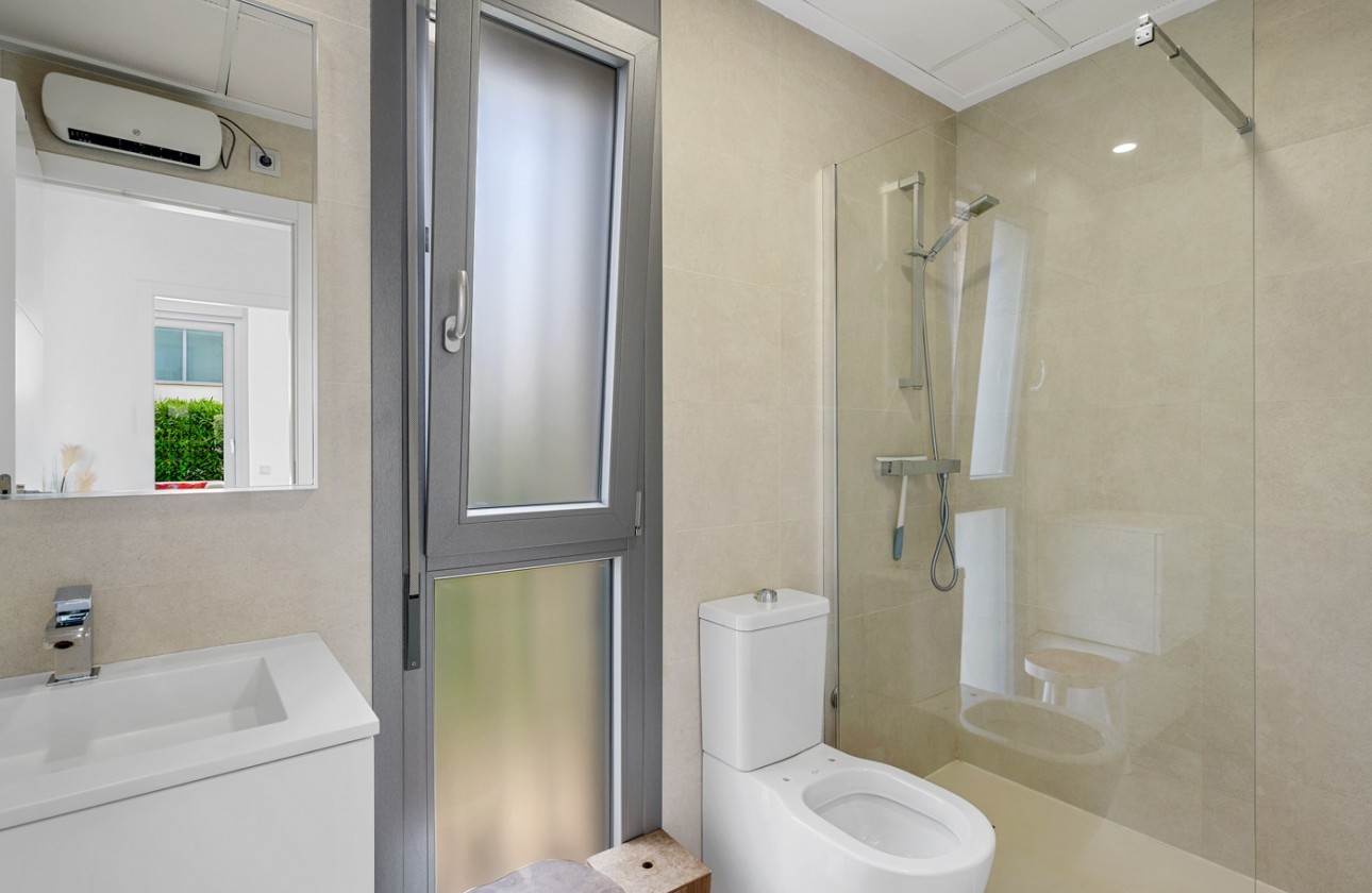 Resale - Villa - Orihuela Costa - Vistabella Golf