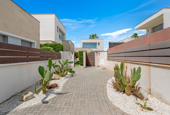 Resale - Villa - Orihuela Costa - Vistabella Golf