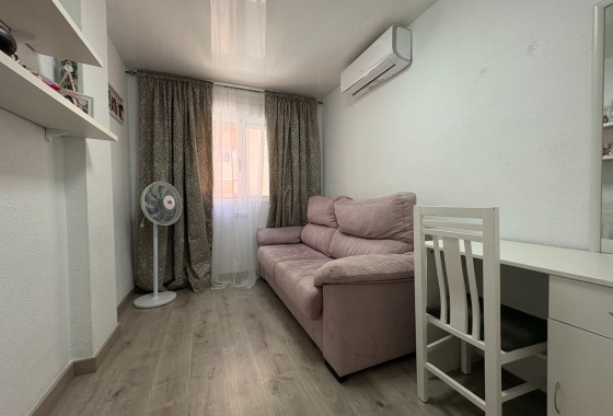 Resale - Apartment / flat - Torrevieja - Centro