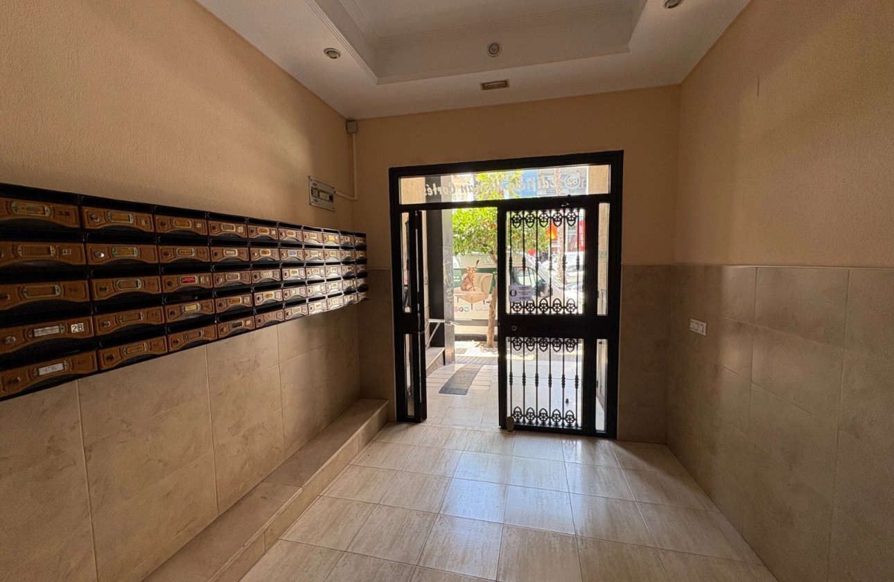 Resale - Apartment / flat - Torrevieja - Centro