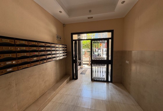 Resale - Apartment / flat - Torrevieja - Centro