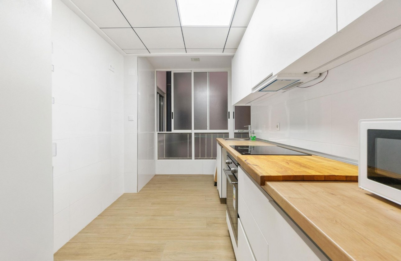 Resale - Apartment / flat - Torrevieja - Playa del cura