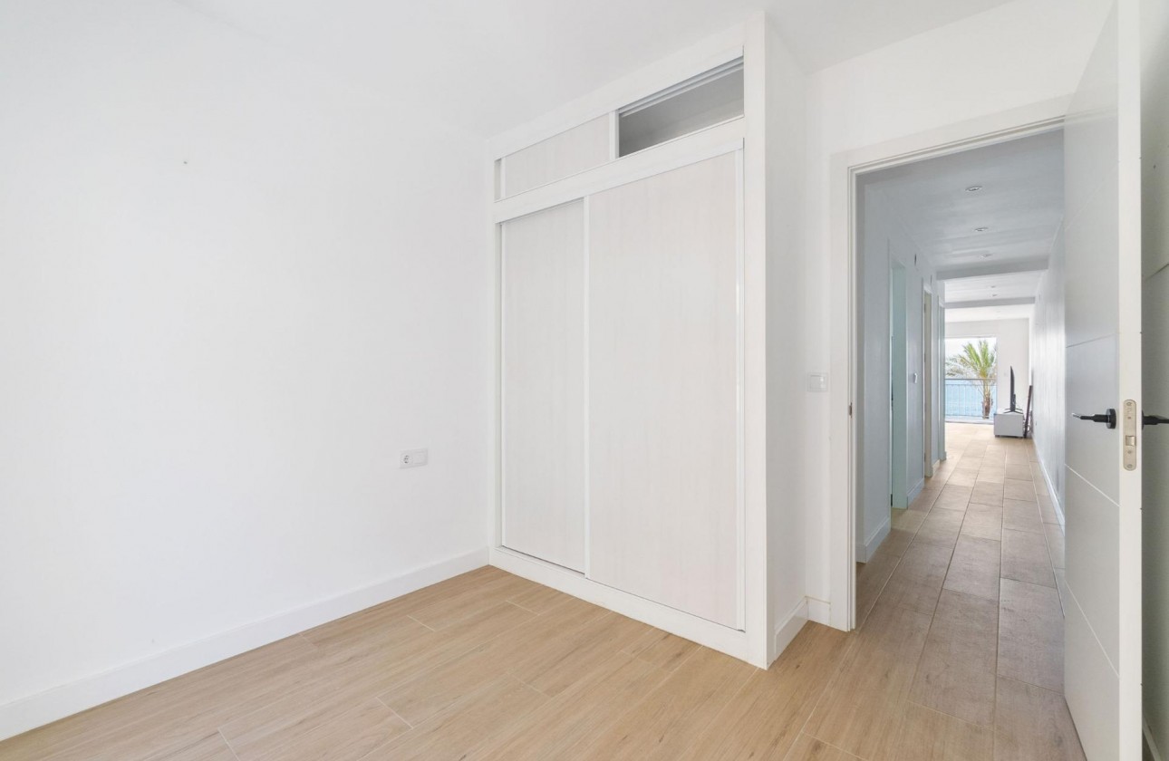 Resale - Apartment / flat - Torrevieja - Playa del cura