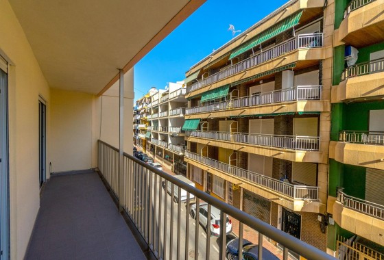 Resale - Apartment / flat - Torrevieja - Playa del cura
