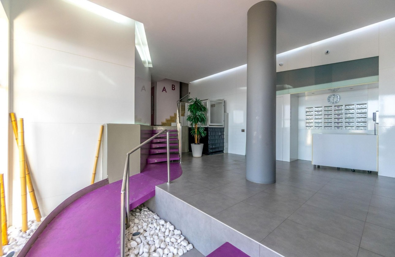 Resale - Apartment / flat - Torrevieja - Playa del cura